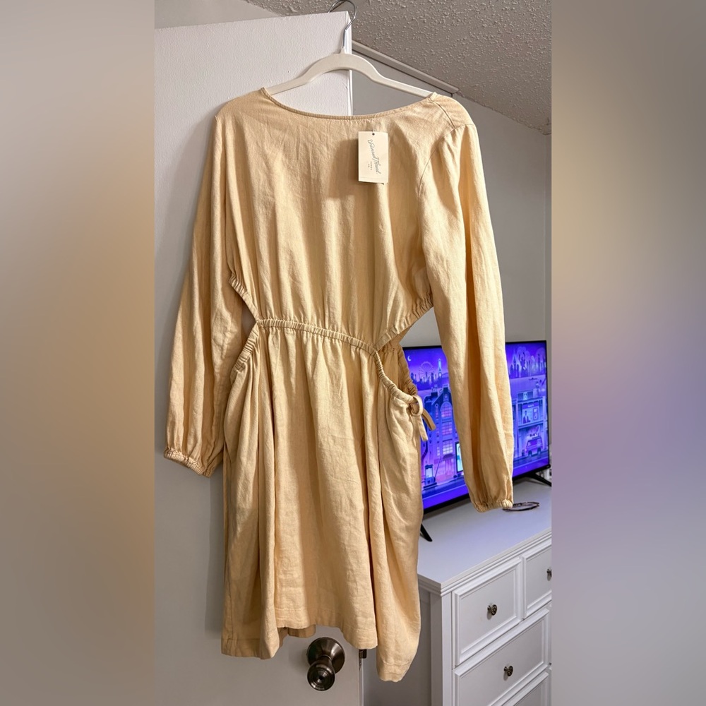 Universal Thread Pale Yellow Long Sleeve Casual Dress